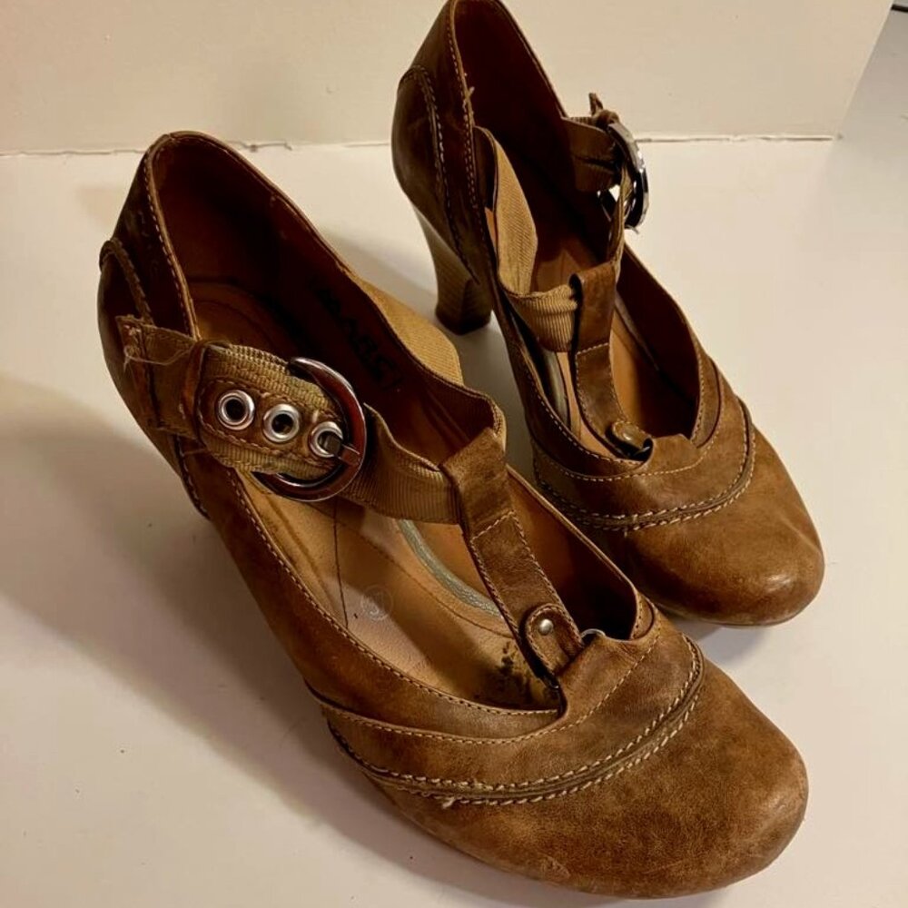 Camel pumps by Marc Size 37